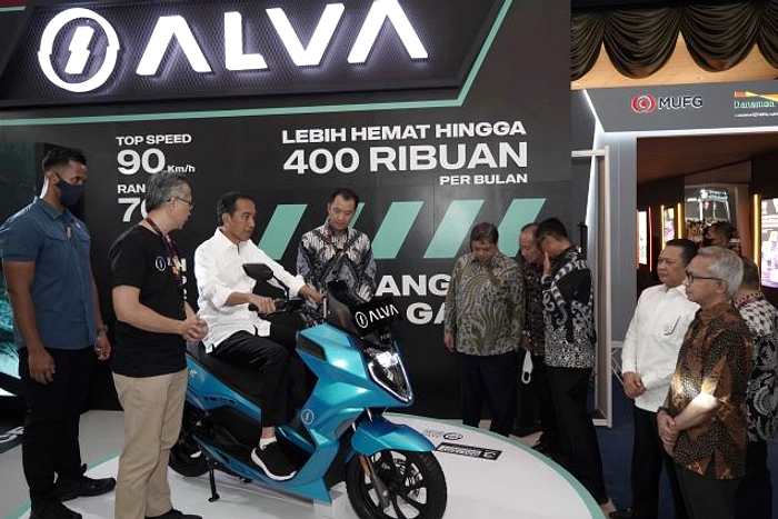 Prabowo Luncurkan Motor Listrik Nasional Besok