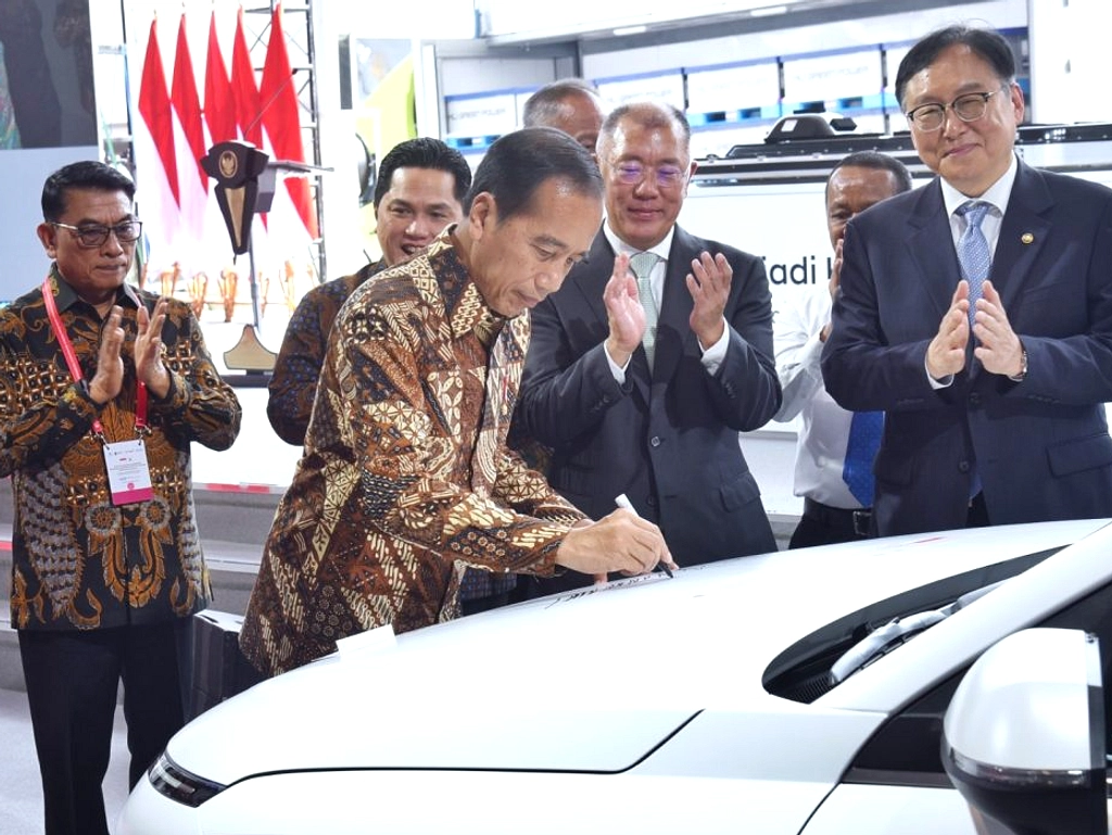 Prabowo Resmikan Kendaraan Listrik Baru di Magelang
