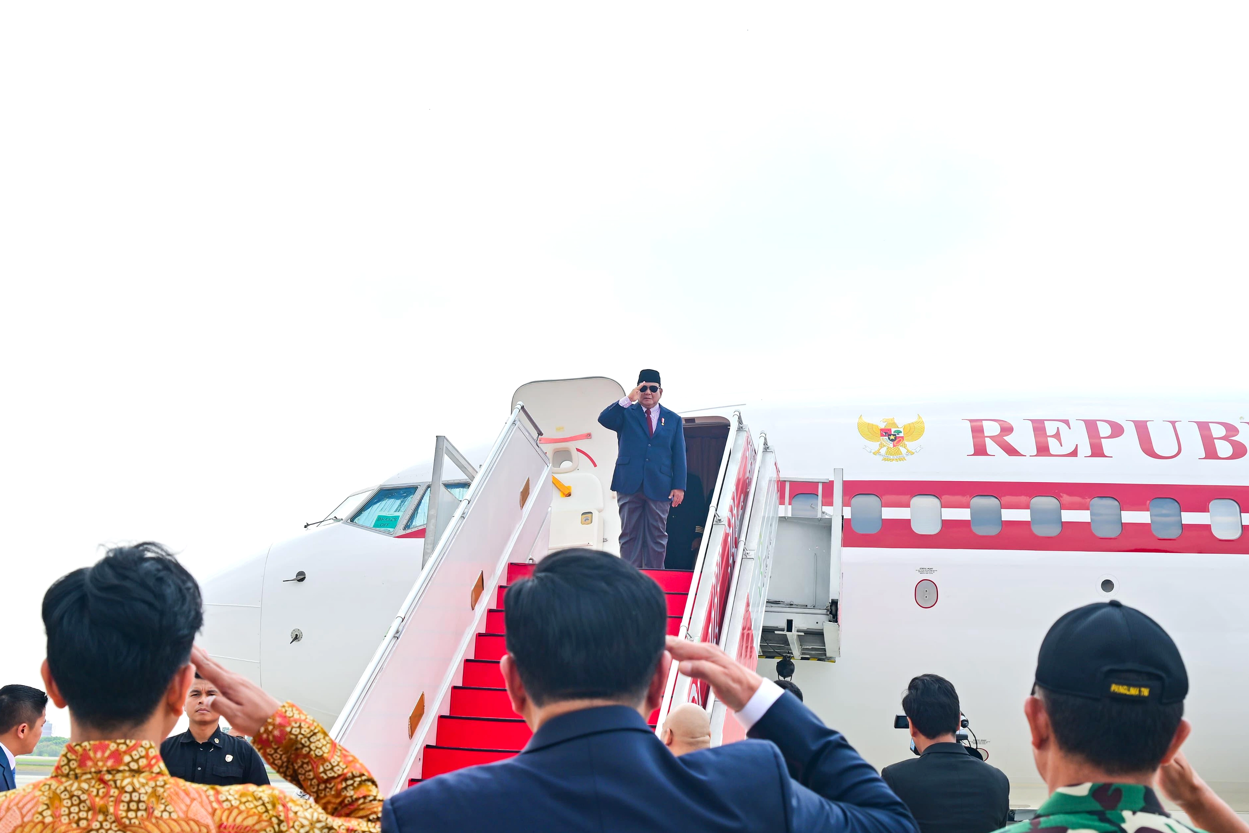 Prabowo Terbongkar: 1/6 Hari Berangkat ke Luar Negeri
