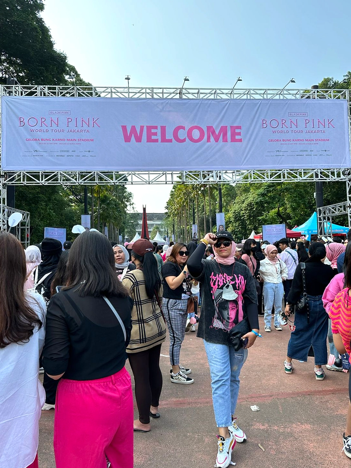 Pramono Anung Serahkan Penyelenggara Venue Konser BTS