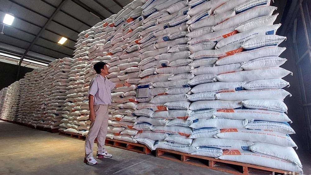 Presiden Prabowo, Teddy Tinjau Gudang BULOG di Magelang
