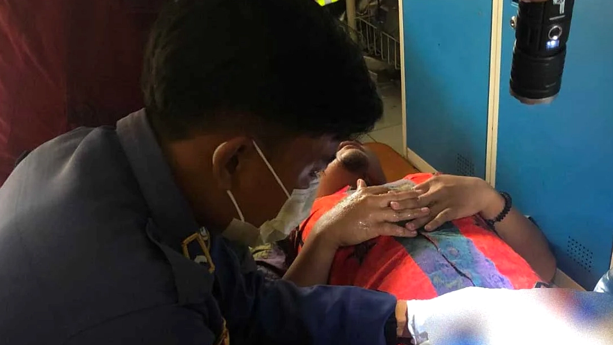 Pria 30 Tahun Pangkas Cincin Genital Bersama Tim Damkar