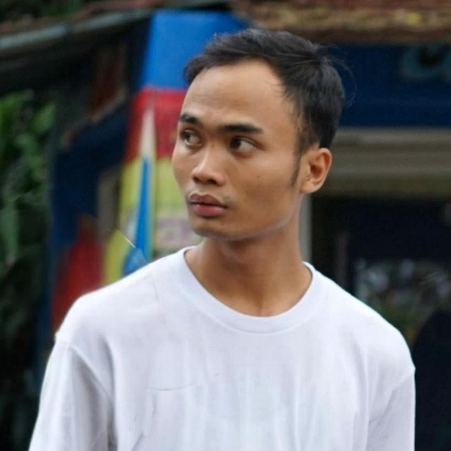 Pria Berpakaian Pink Ganggu Ketertiban, Satpol PP Bergerak