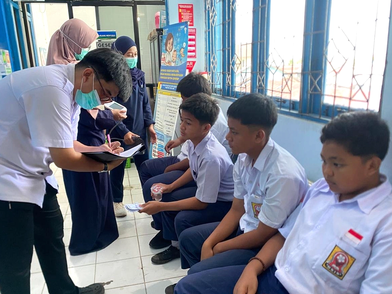 Puluhan Siswa SMAN 1 Kokop Dilarikan ke Puskesmas Karena MBG