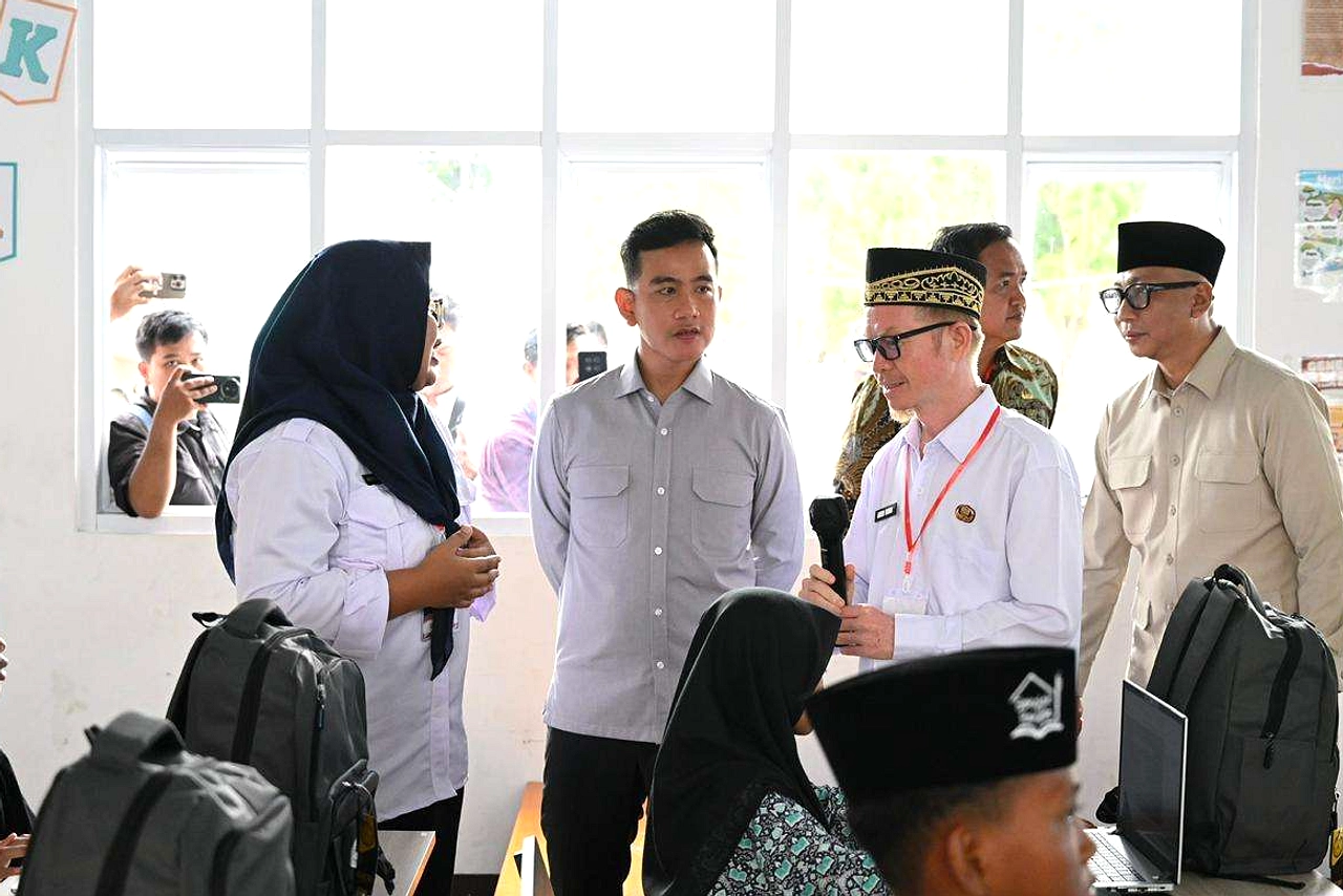 Purbaya ke Sekolah Rakyat, Siswa Didoakan Jadi Menteri