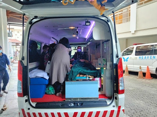 Raffi Ahmad Donasi 3 Ambulans ke PMI Jawa Barat Darurat