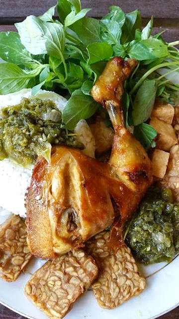 Rahang Tuna Rica-Rica, Ayam Goreng Terenak, dan Tips Hipertensi