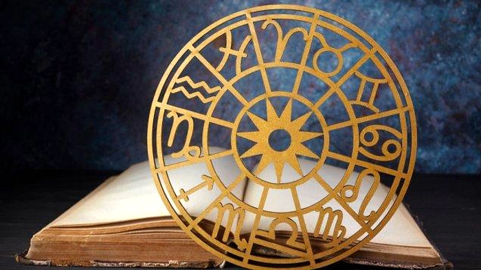 Ramalan Keuangan Zodiak Jumat 10 April 2026: Panduan Praktis