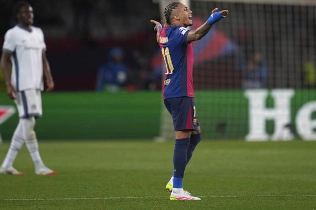 Raphinha Tegaskan Ref Merugikan Barcelona di Liga Champions