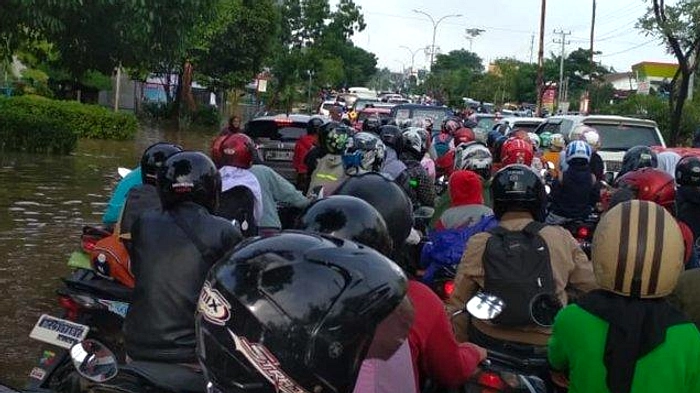 Ratu Dewa: Banjir Palembang Curah Hujan & Sampah Sembarangan