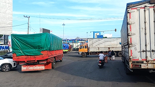 Ratusan Truk Terhenti di Bulusan, Jalan 6 km Gangguan