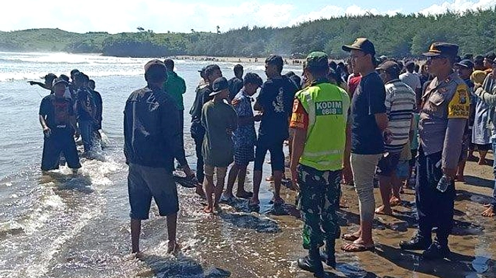 Remaja Tergelincir Ombak, 15 Tahun Tewas di Pantai Teba