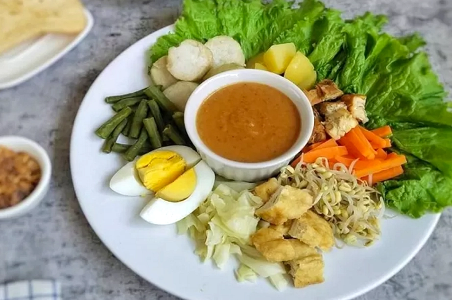 Resep Gado-Gado Betawi: Saus Kacang Kental Gurih, 45 Menit