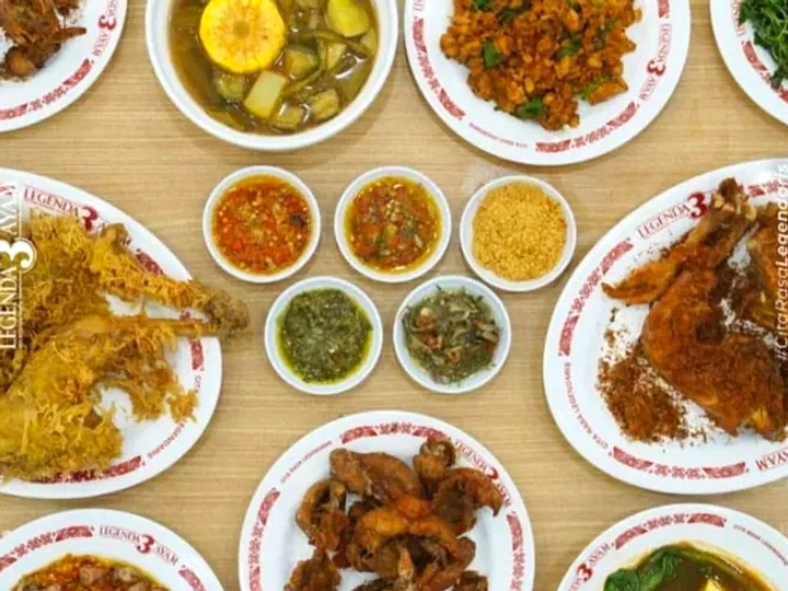 Restoran Legenda Tiga Ayam Bandung Sajikan Rasa Tradisional