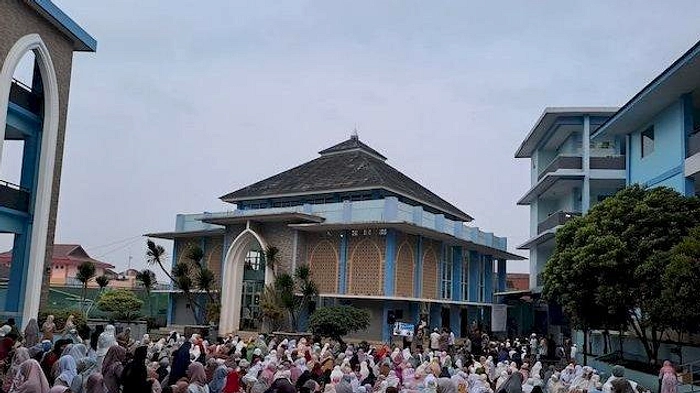 Ribuan Jemaah Idulfitri Awal di Kampus Muhammadiyah Sukabumi