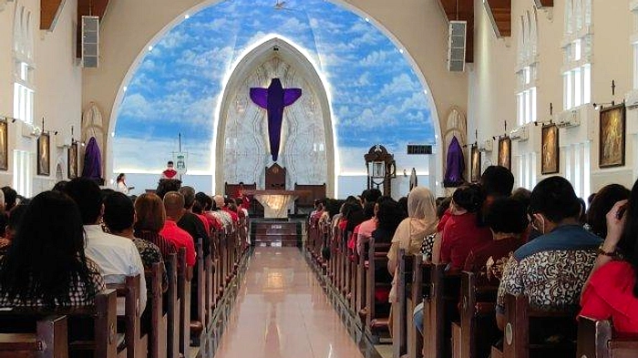 Ribuan Jemaat Medan Bergabung di Katedral pada Jumat Agung 2026