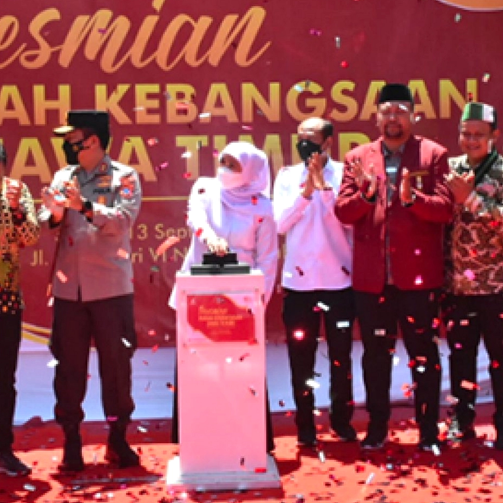 Ribuan Warga Kunjungi Gubernur Khofifah di Open House