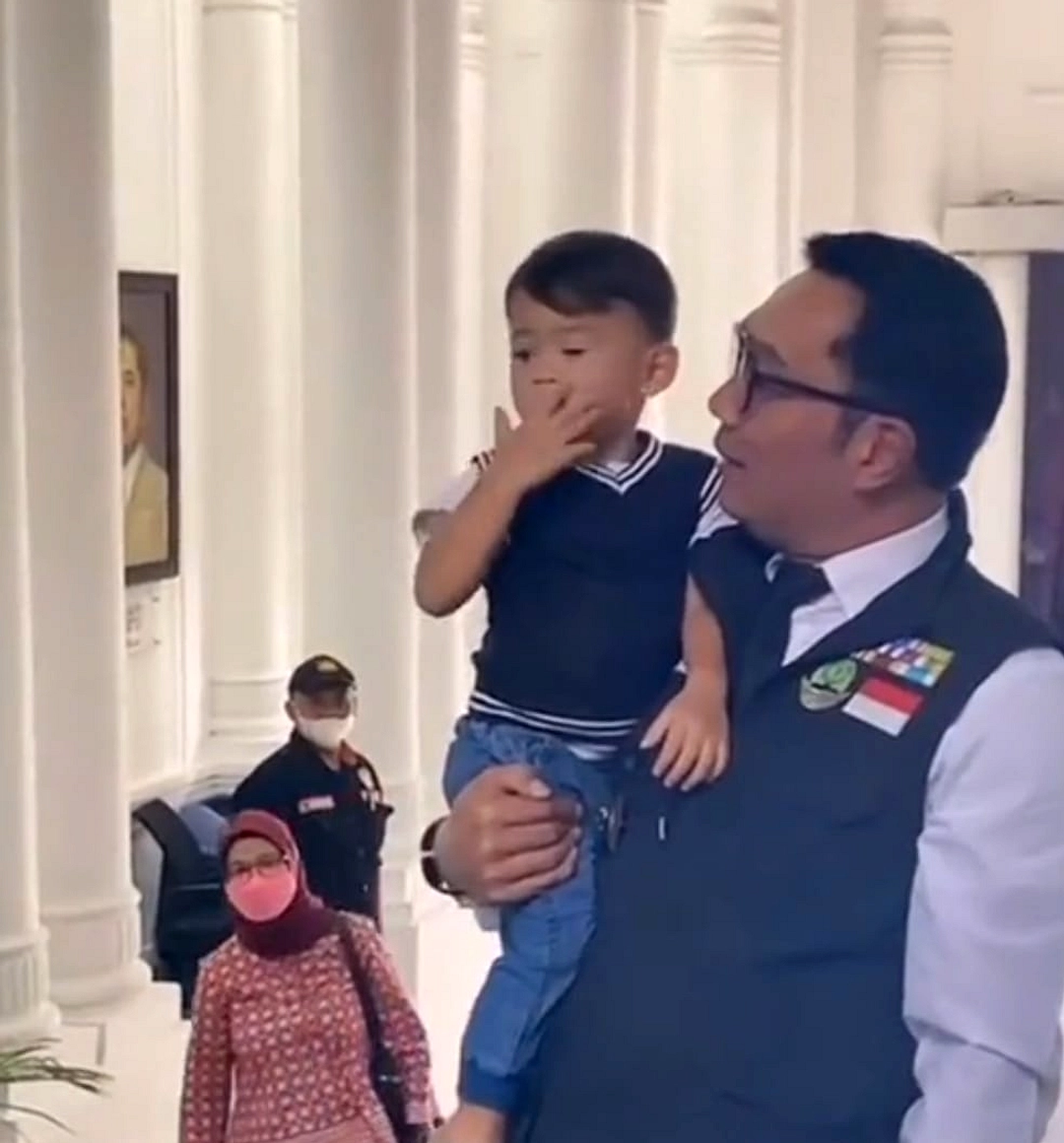 Ridwan Kamil Resmi Jadi Ayah Angkat Arkana