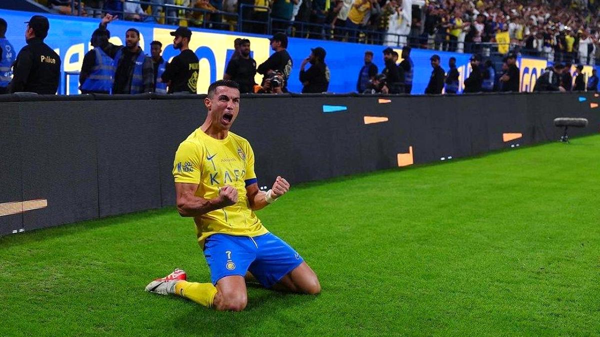 Ronaldo Menembak Penalti Al Nassr, Netizen Debat 'Bismillah'