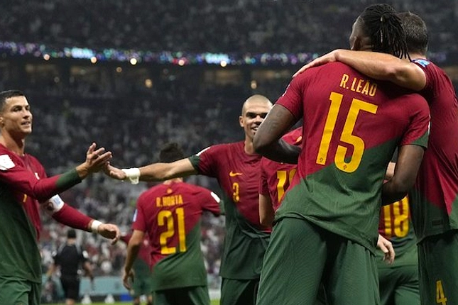 Rooney: Messi Satukan Tim, Ronaldo Jadi Beban