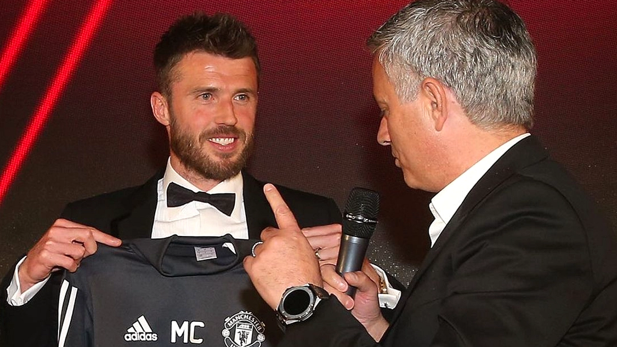 Rooney: MU Siap Pakai Carrick Selamanya Berdasarkan Kinerja