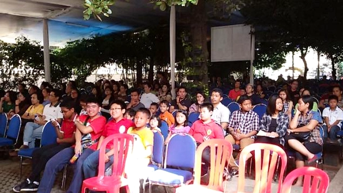 Rotman Naibaho Atur Parkir Jemaah Jumat & Misa Katolik