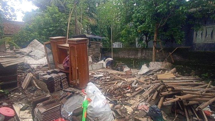 Rumah Joko Sanyoto Runtuh di Desa Godo karena Hujan Deras