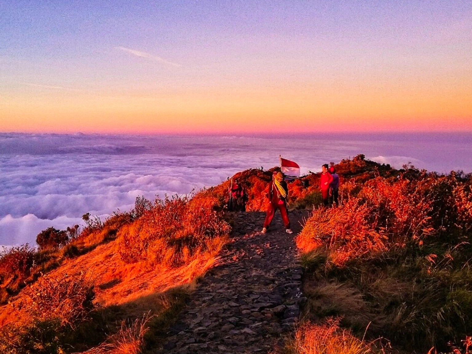 Rumor Erupsi Besar Gunung Lawu: BMKG Belum Konfirmasi