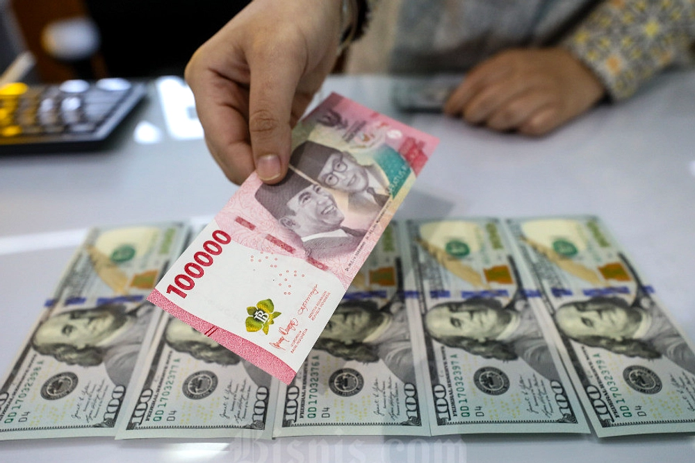 Rupiah Tertekan, Menembus Rp17.300 per Dolar, BI Intervensi