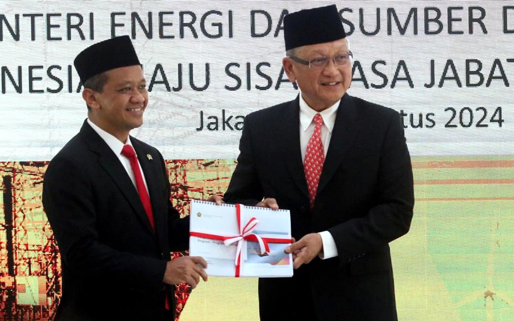 Rupiah Tertekan, Perry Mundur dari BI
