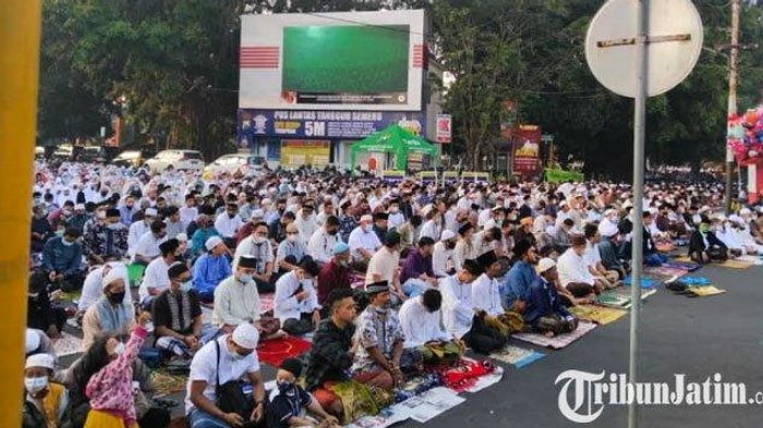 Salat Idul Fitri di Mesjid Agung Medan, Imam Syukur Siregar