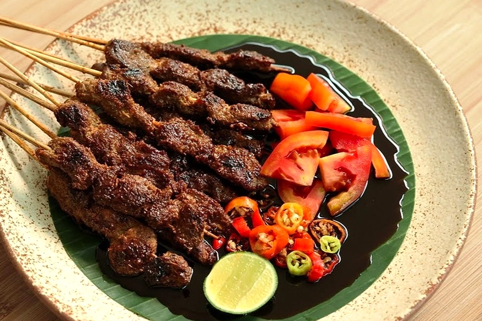 Sate Keroncong Jatinegara: Warung Legendaris, Pisang, Sambal