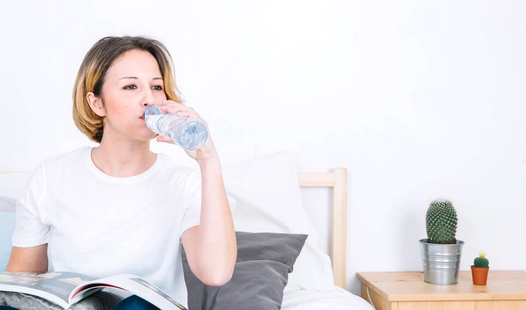 Segelas Air Pagi: Manfaat Tak Terduga Setelah Bangun Tidur