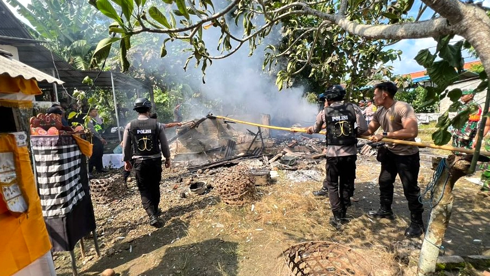 Sembilan Pelinggih di Pura Nusa Penida Hangus Terbakar