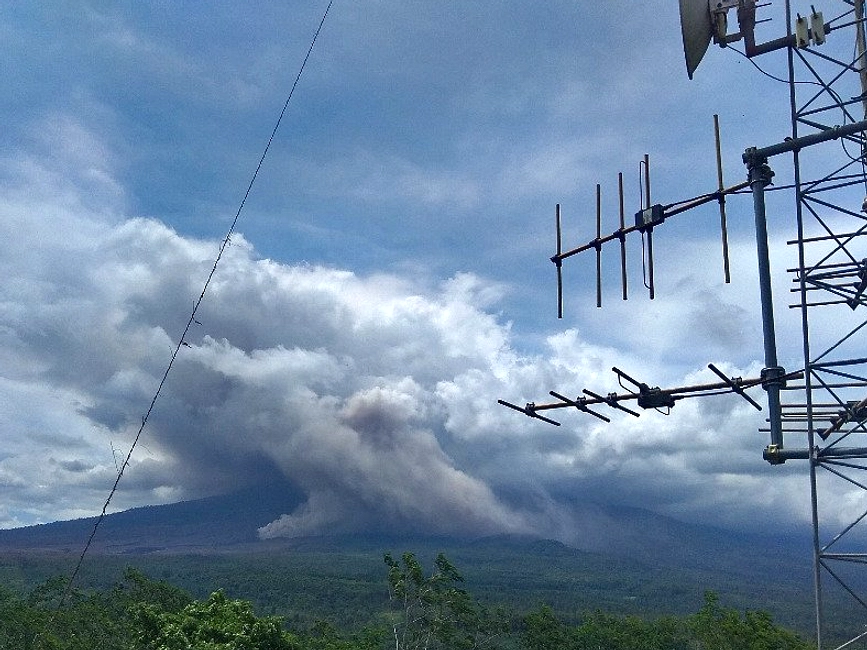 Semeru Letus Lagi, Kolom Abu 1200m, Waspada Radius 13km