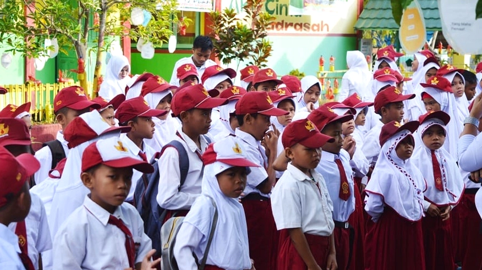 Seragam Gratis, Tes Calistung Ditiadakan