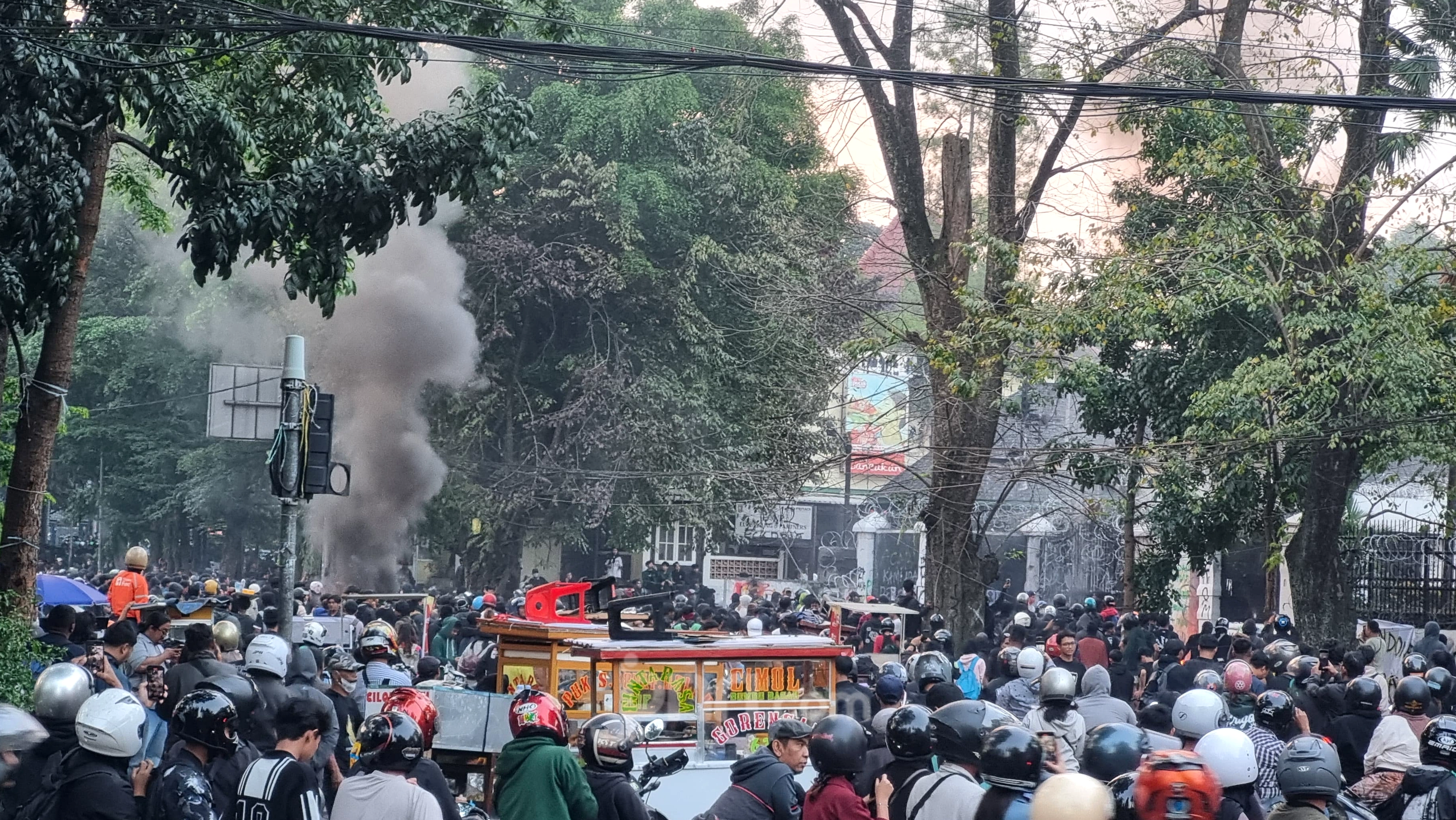 Seribuan Mahasiswa BEM SI Berdebat di DPRD Bandung, 17 Juni