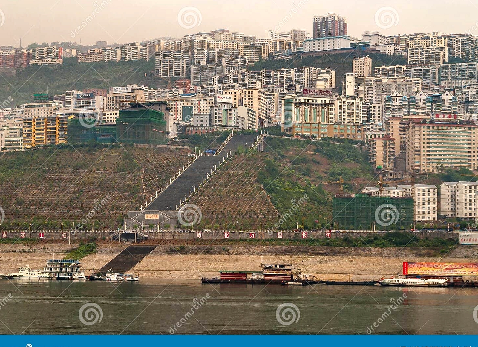 Shennu Escalator Wushan: Eskalator Terpanjang 900m Dunia