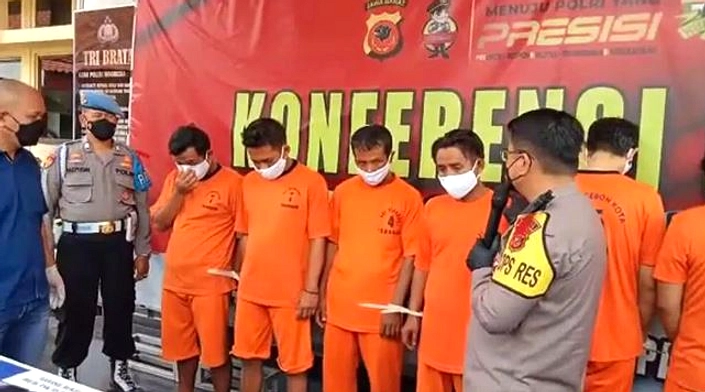 Sopir Pikap Banyuwangi Ditangkap Buang Sampah di TNBB