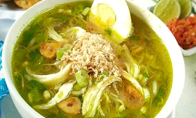 Soto Ayam Lamongan: Kaldu Kuning Pekat, Rasa Gurih