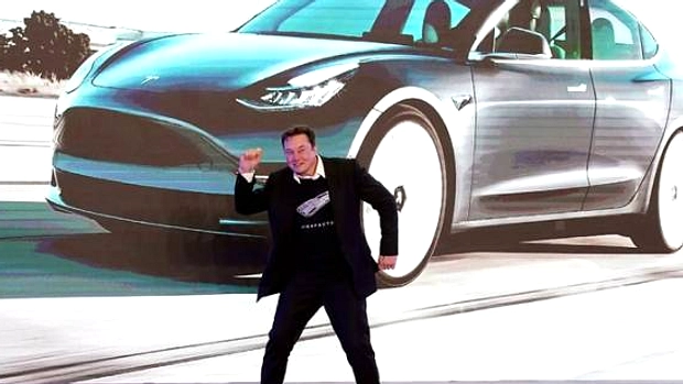 SpaceX IPO Jadikan Elon Musk Triliuner Pertama di Dunia