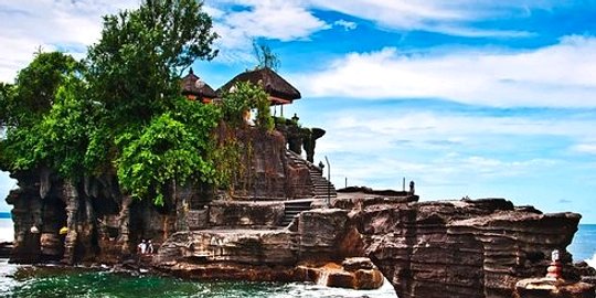Spanyol Catat Rekor 96,8 Juta Wisatawan Asing pada 1 Jan 2025