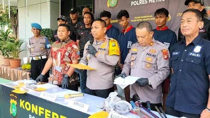 Spion Mobil Ponorogo Hilang dalam Detik, Dua Hilang
