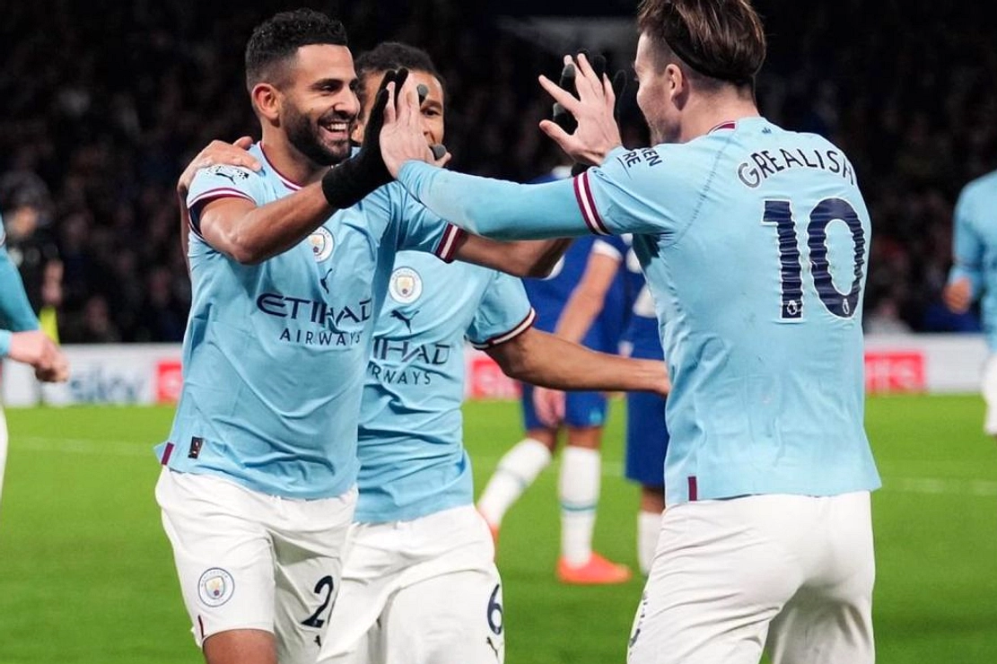 Suporter City Viral Memegang Botol Arsenal Stamford Bridge