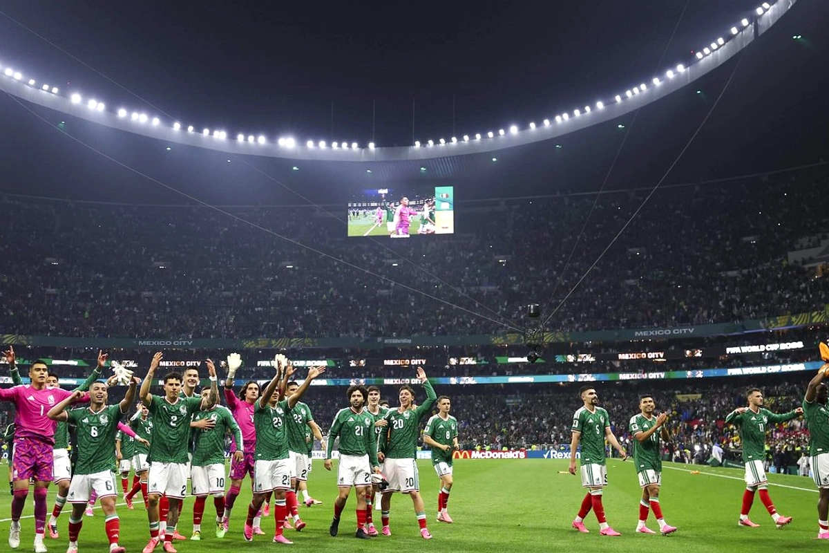 Suporter Meksiko Kepung Hotel Timnas Inggris
