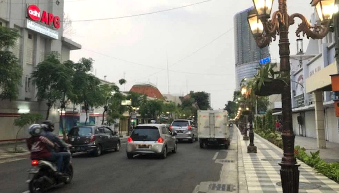 Surabaya Cerah, Suhu 25-32°C, Kelembapan 48-85%, Hari Ini