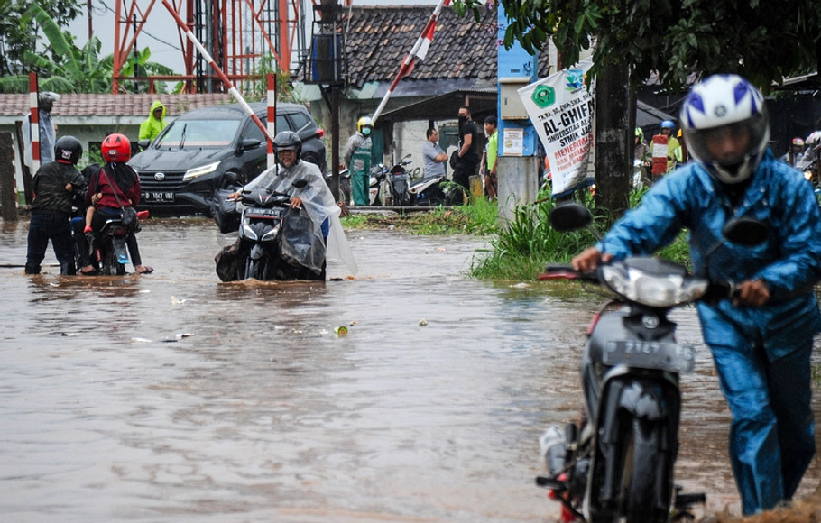 Surabaya Targetkan 120 Titik Banjir Selesai 2026