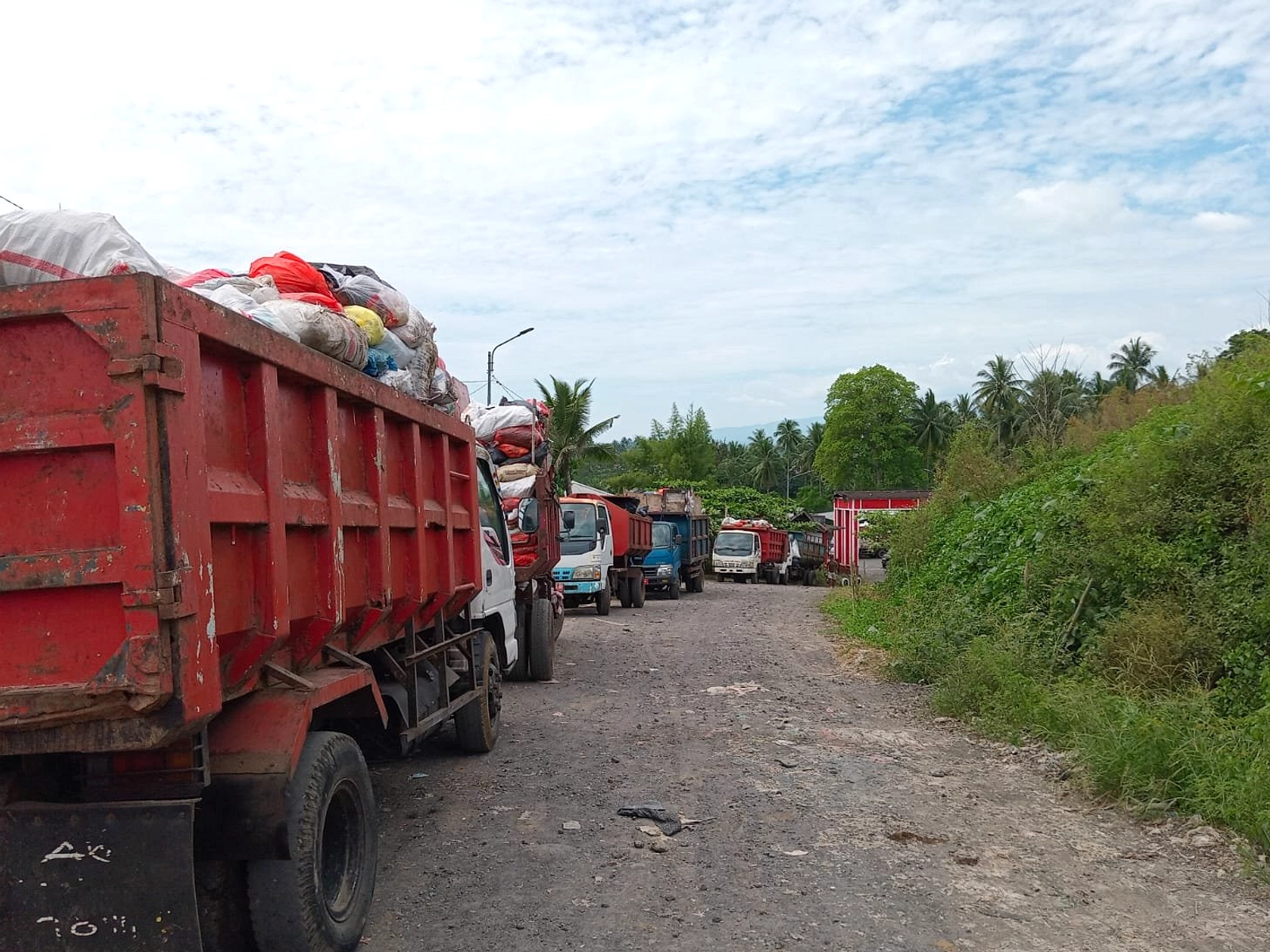 Surabaya Vaganza 2026: 16 Dump Truck Bersihkan Sampah Parade