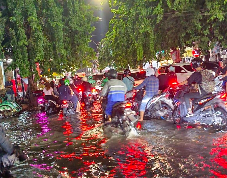 Surabaya Vaganza 2026 di Hujan, Herry Purwadi Hanya Doa