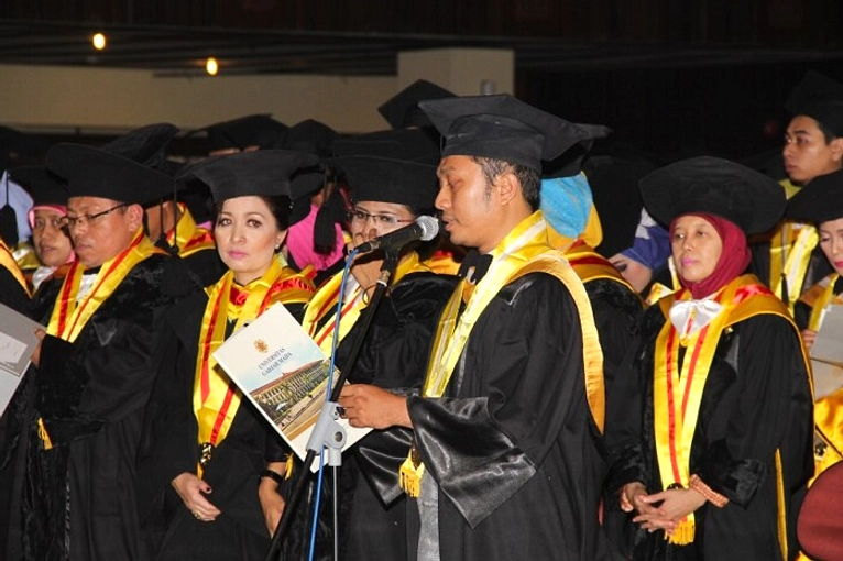 Tania Anastasya Putri Lulus MM UGM Dalam 1 Tahun 1 Bulan